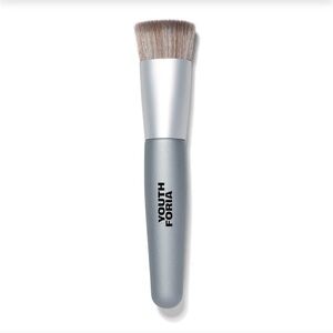 NIB YOUTH FORIA | Oval Foundation Makeup Brush‎ Blend Buff Buildable Coverage